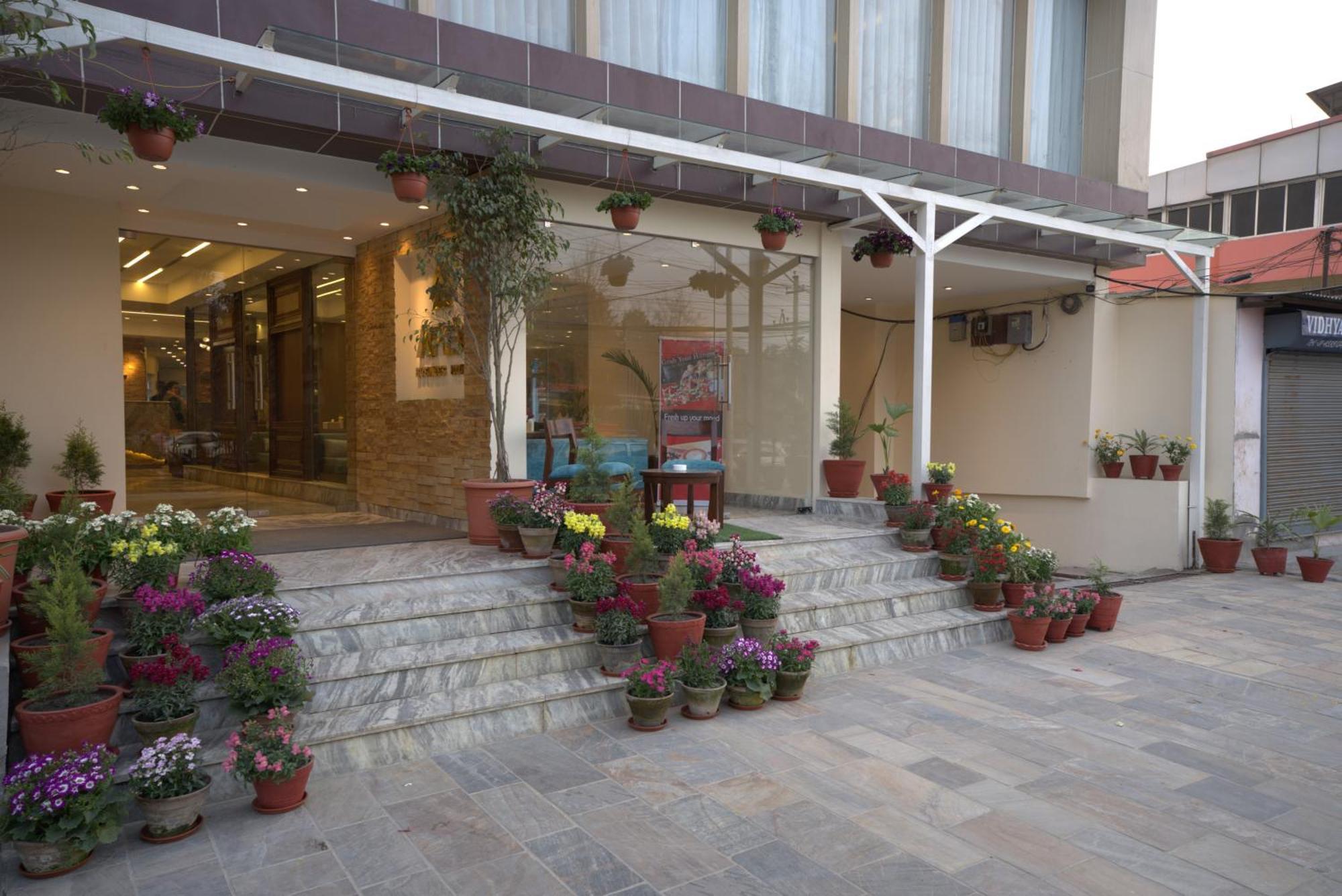 Apex Business Hotel - Airport Catmandu Exterior foto
